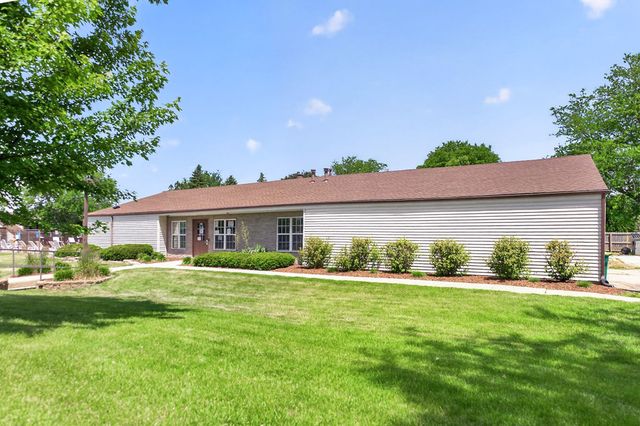 1503 Longwood Drive 2D, Sycamore, IL 60178