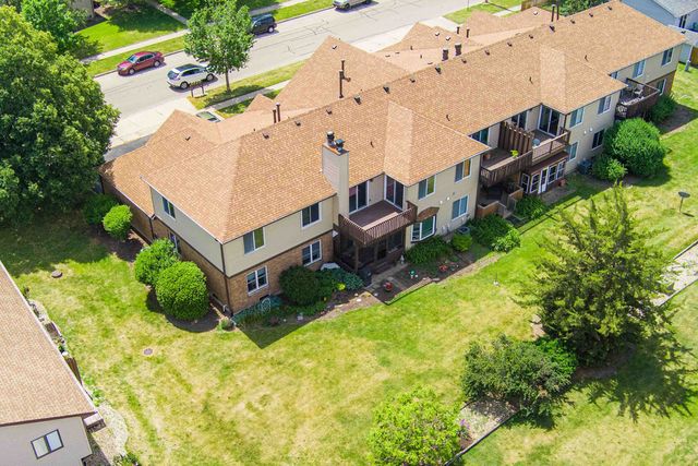 1503 Longwood Drive 2D, Sycamore, IL 60178