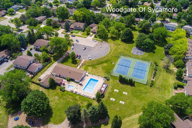 1503 Longwood Drive 2D, Sycamore, IL 60178