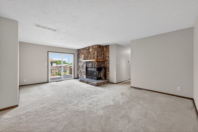 1503 Longwood Drive 2D, Sycamore, IL 60178