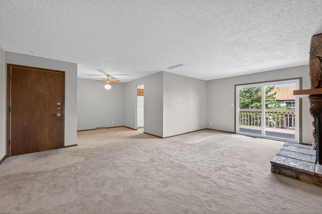 1503 Longwood Drive 2D, Sycamore, IL 60178