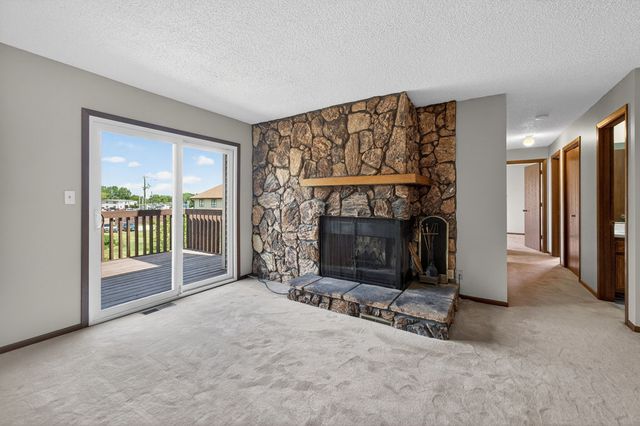 1503 Longwood Drive 2D, Sycamore, IL 60178