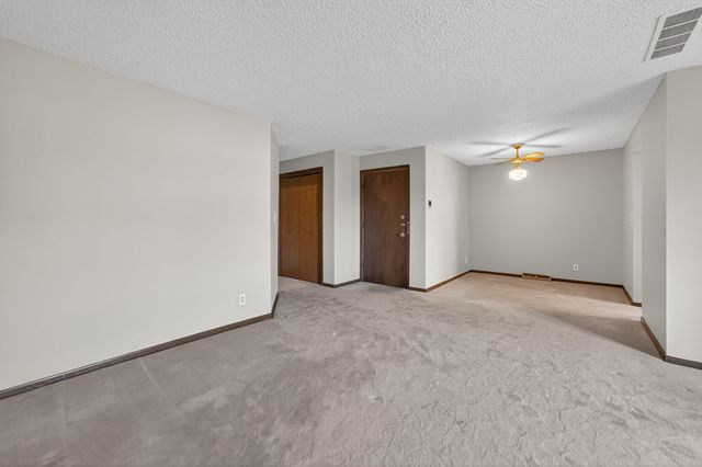 1503 Longwood Drive 2D, Sycamore, IL 60178