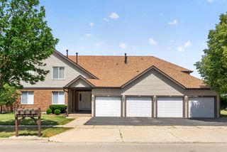1503 Longwood Drive 2D, Sycamore, IL 60178