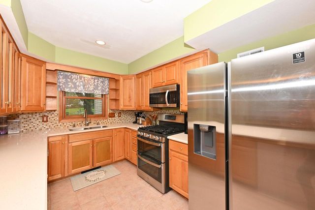 1314 S East AVENUE, Waukesha, WI 53186