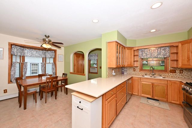 1314 S East AVENUE, Waukesha, WI 53186