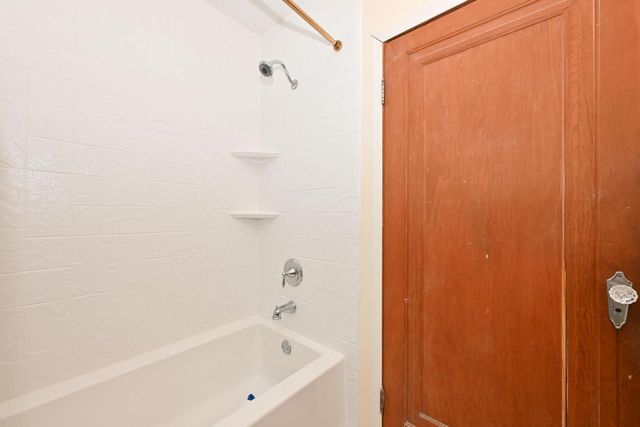 1314 S East AVENUE, Waukesha, WI 53186
