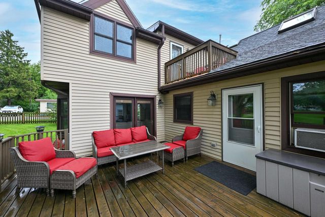 1314 S East AVENUE, Waukesha, WI 53186