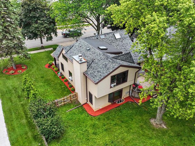 1314 S East AVENUE, Waukesha, WI 53186