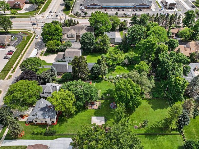 1314 S East AVENUE, Waukesha, WI 53186