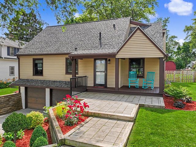 1314 S East AVENUE, Waukesha, WI 53186