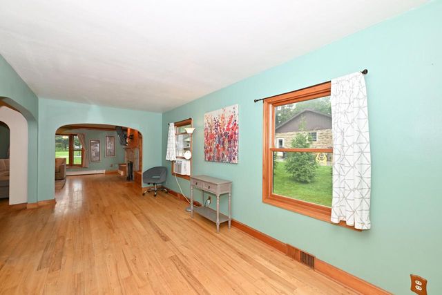 1314 S East AVENUE, Waukesha, WI 53186
