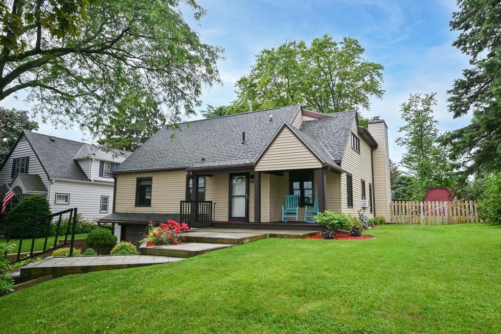 1314 S East AVENUE, Waukesha, WI 53186