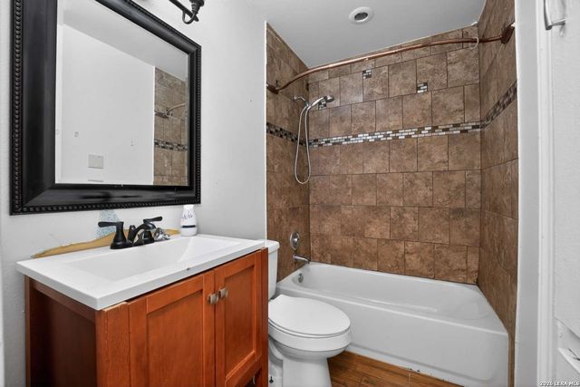 212 Djenadi DR, Pleasanton, TX 78064