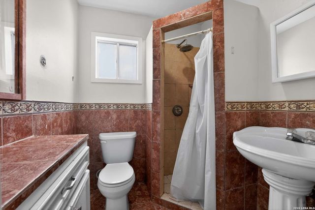 212 Djenadi DR, Pleasanton, TX 78064