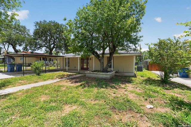 212 Djenadi DR, Pleasanton, TX 78064
