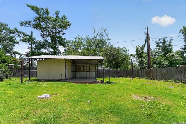 212 Djenadi DR, Pleasanton, TX 78064