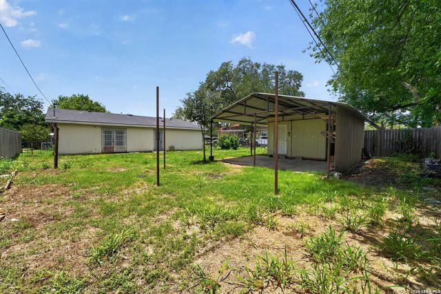 212 Djenadi DR, Pleasanton, TX 78064