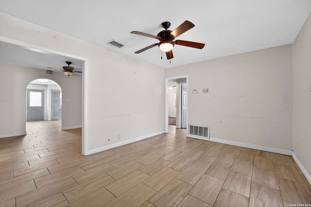212 Djenadi DR, Pleasanton, TX 78064