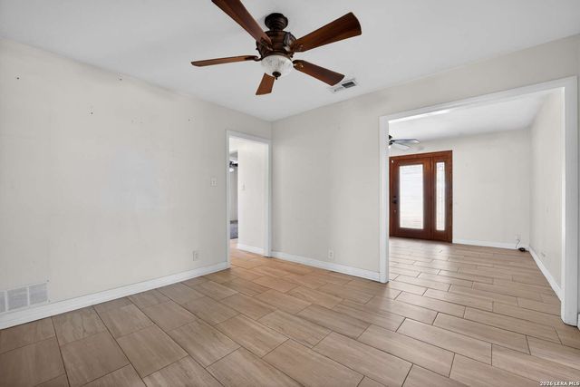 212 Djenadi DR, Pleasanton, TX 78064