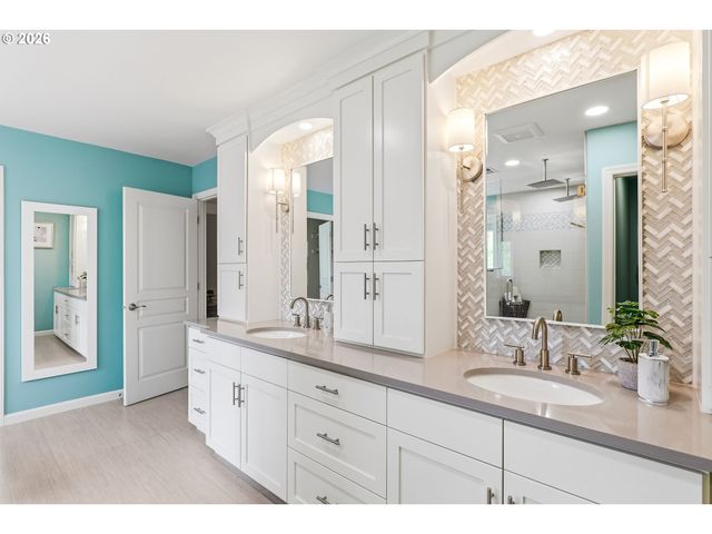 12083 Nw BLACKHAWK Dr, Portland, OR 97229