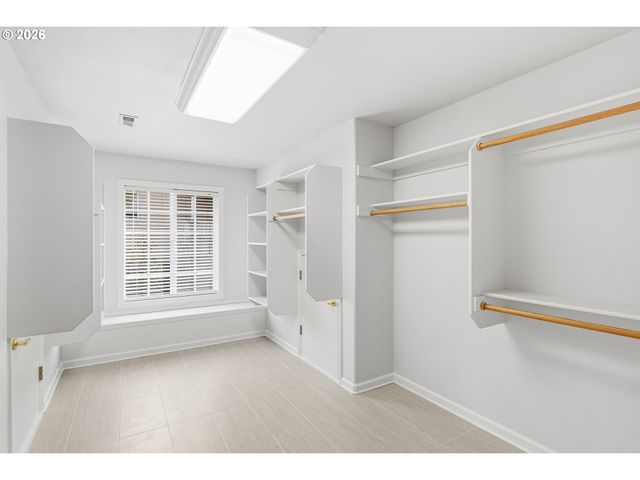 12083 Nw BLACKHAWK Dr, Portland, OR 97229