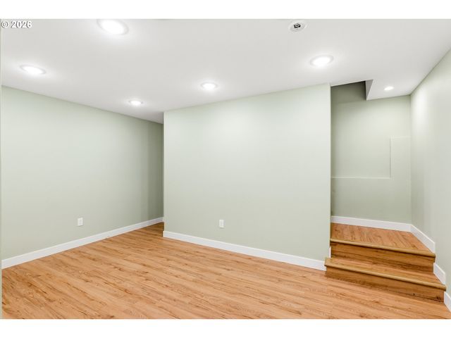 12083 Nw BLACKHAWK Dr, Portland, OR 97229