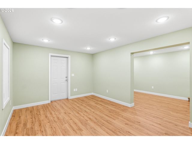 12083 Nw BLACKHAWK Dr, Portland, OR 97229