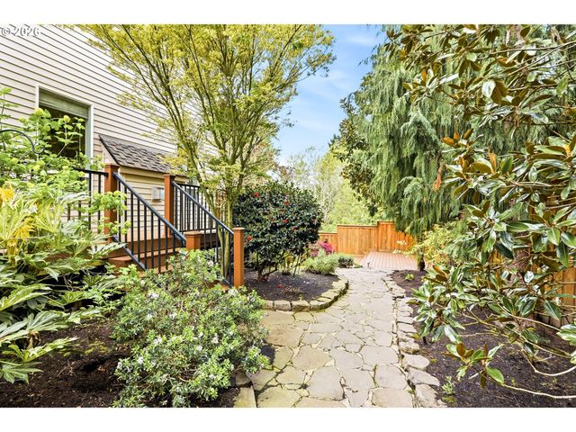 12083 Nw BLACKHAWK Dr, Portland, OR 97229