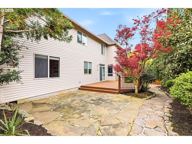 12083 Nw BLACKHAWK Dr, Portland, OR 97229