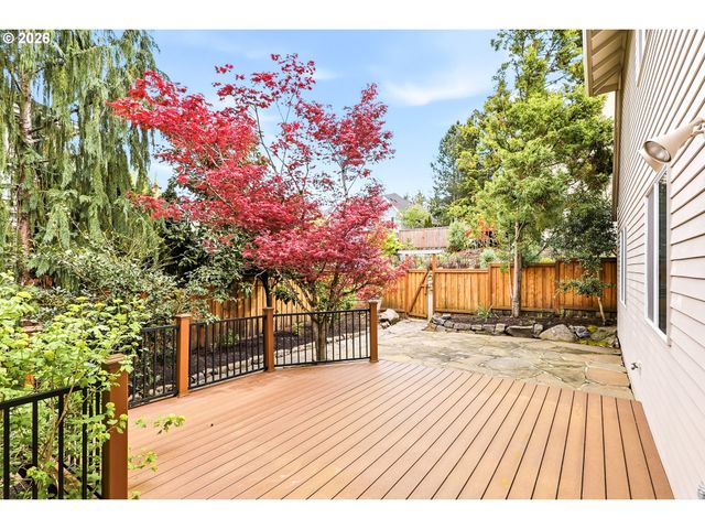 12083 Nw BLACKHAWK Dr, Portland, OR 97229