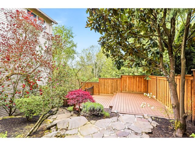 12083 Nw BLACKHAWK Dr, Portland, OR 97229