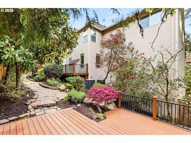 12083 Nw BLACKHAWK Dr, Portland, OR 97229