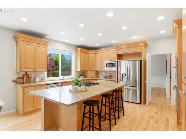 12083 Nw BLACKHAWK Dr, Portland, OR 97229