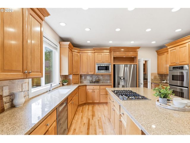 12083 Nw BLACKHAWK Dr, Portland, OR 97229