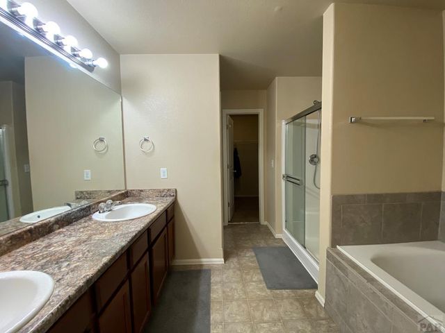 1808 Kingfisher Ln, Pueblo, CO 81008