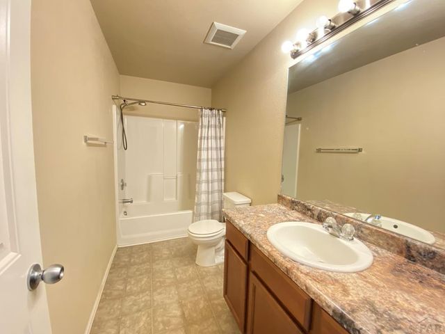 1808 Kingfisher Ln, Pueblo, CO 81008