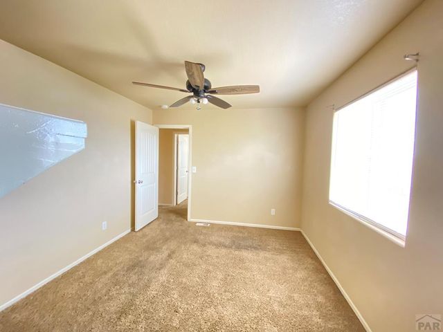1808 Kingfisher Ln, Pueblo, CO 81008