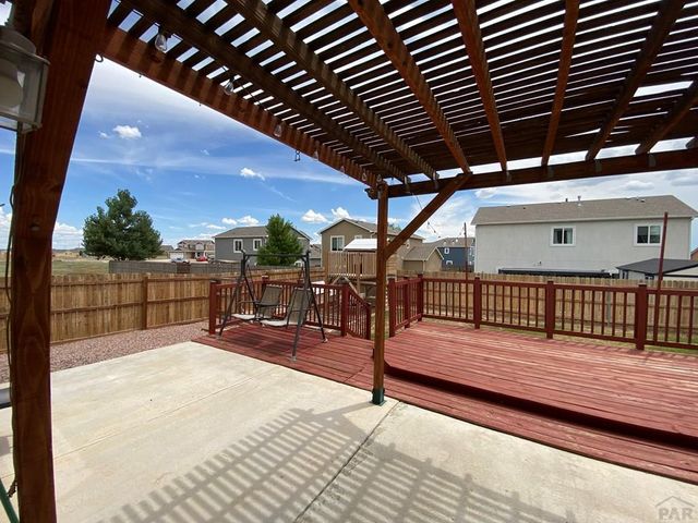 1808 Kingfisher Ln, Pueblo, CO 81008