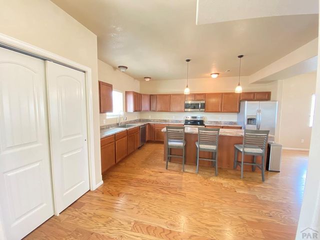 1808 Kingfisher Ln, Pueblo, CO 81008