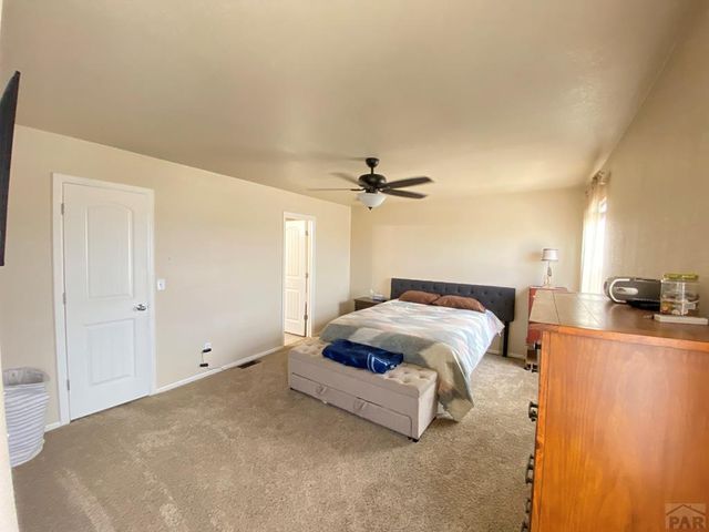 1808 Kingfisher Ln, Pueblo, CO 81008