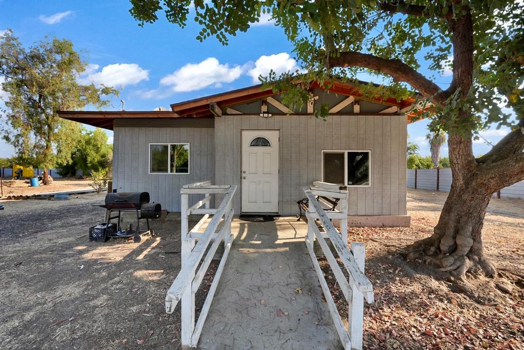 Image 1 of property listing at 17107 Avenue 24, Chowchilla, CA 93610