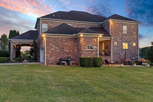8288 Guthrie Rd, Cross Plains, TN 37049