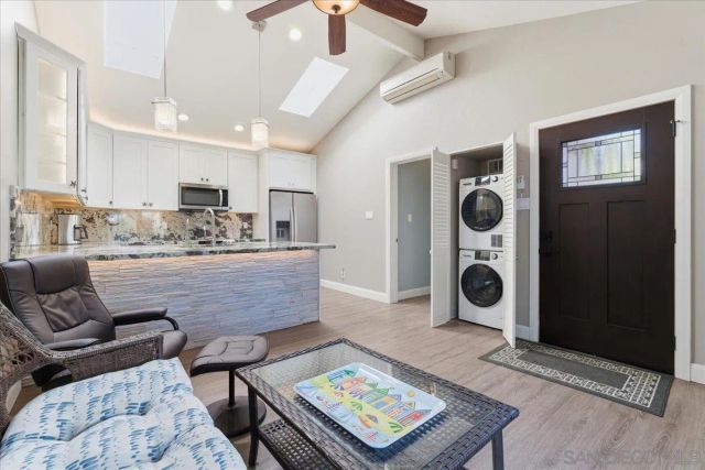 3634 Crown Point Dr, San Diego, CA 92109