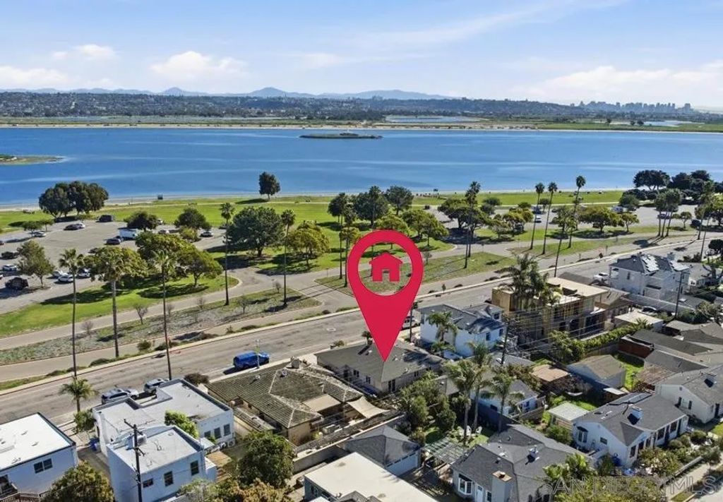 3634 Crown Point Dr, San Diego, CA 92109