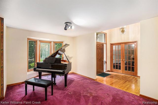 6365 Hayfield Lane, Almont, MI 48003