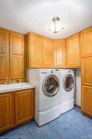 6365 Hayfield Lane, Almont, MI 48003