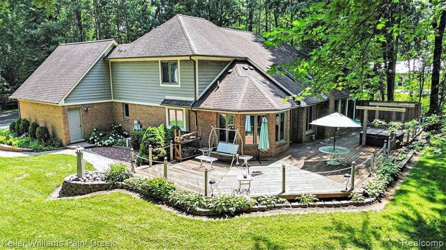 6365 Hayfield Lane, Almont, MI 48003