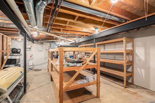 6365 Hayfield Lane, Almont, MI 48003