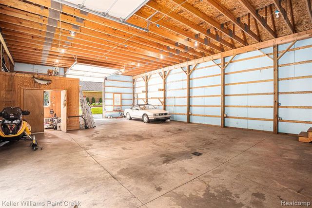 6365 Hayfield Lane, Almont, MI 48003